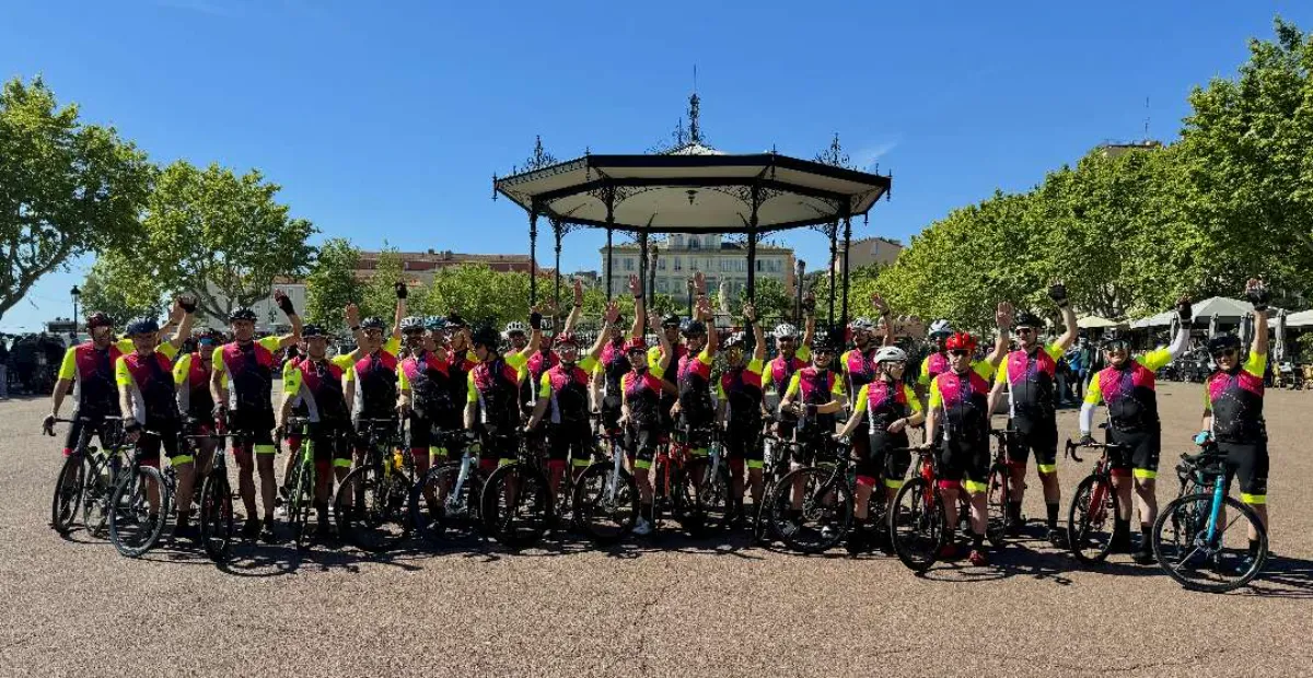 Photo de groupe des cyclistes FFP