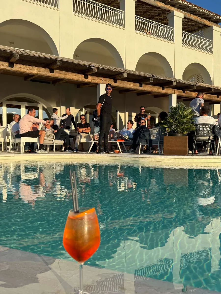 Détente au bord de la piscine